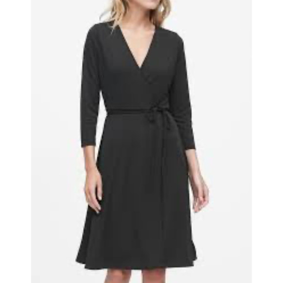 Banana Republic Dresses & Skirts - Banana Republic Large Gray Wrap Dress 3/4 Sleeves, Wrinkle Resistant